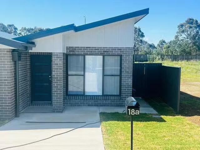 Charming 18A Colin Crescent, Armidale, NSW 2350