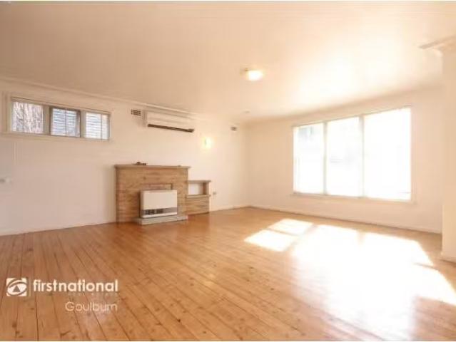 Deal! 190 Clinton Street, Goulburn House for rent Listed by C.