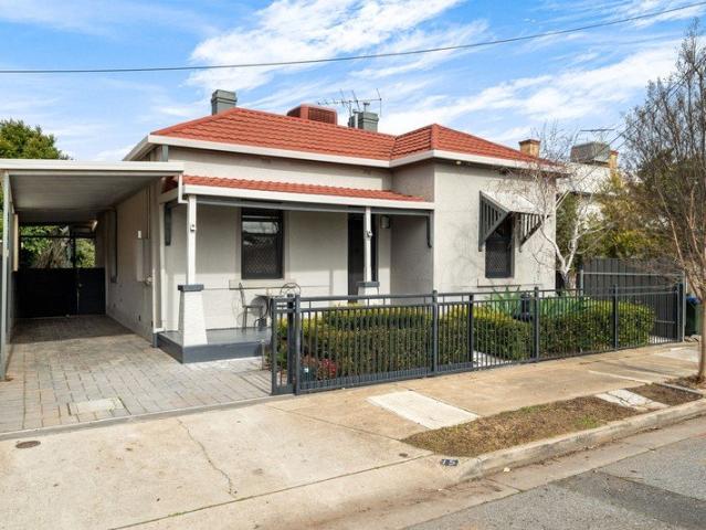 Charming 1920's Villa perfectly positioned between the city & the beach