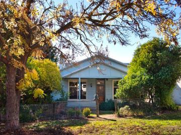 Charming 1930s timber bungalow on picturesque Doveton Street