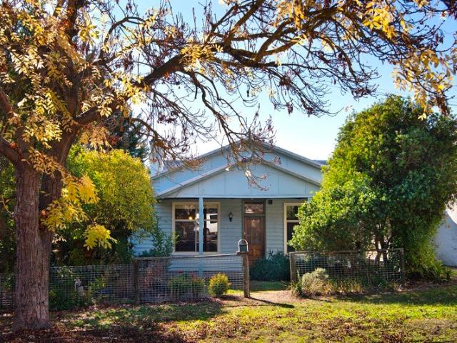 Charming 1930s timber bungalow on picturesque Doveton Street