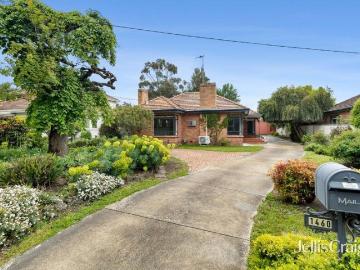 Charming 1950s brick veneer home with huge potential in Lake Wendouree
