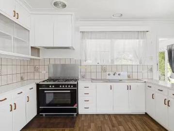 Deal! 196 High Street, Heathcote, VIC 3523