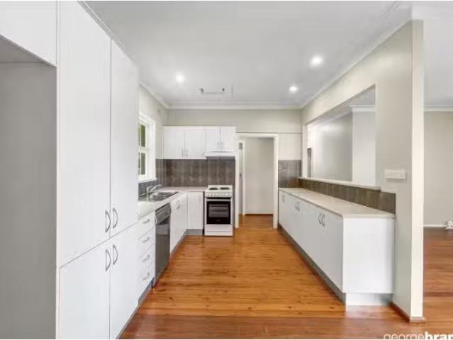 Nice 196 Steyne Road, Saratoga House for rent Listed by Tahli.