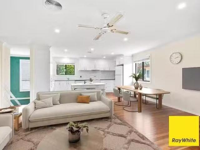 Charming 19 Bangalow Street, Narrawallee, NSW 2539
