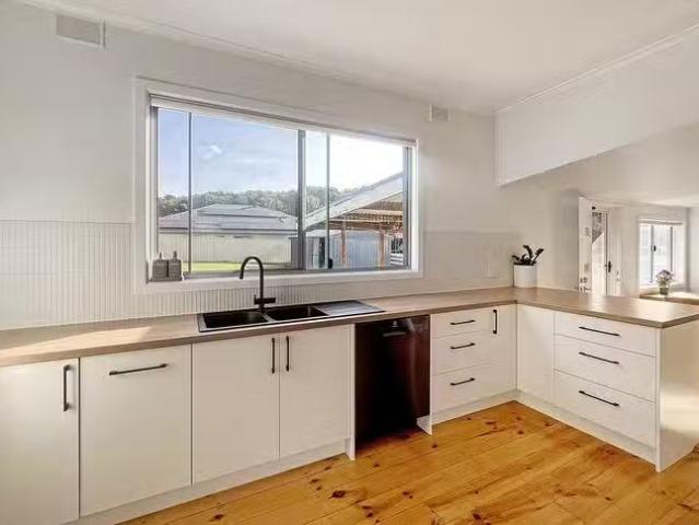 Charming 19 Hall Street, Port Lincoln, SA 5606