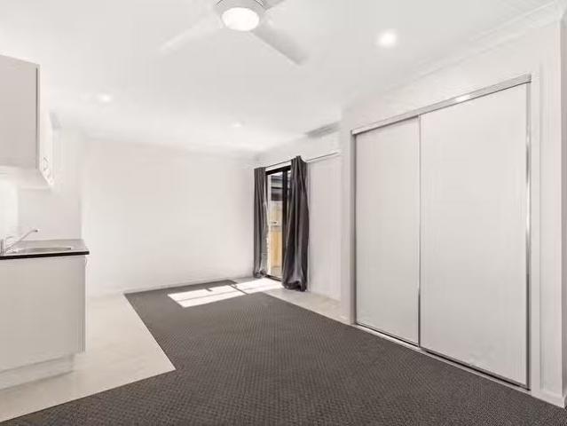 Unique 1/9 Paperbark Street, Rothwell, QLD 4022
