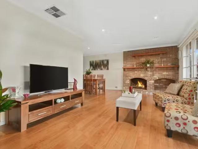 Rental! 19 Sherlowe Crescent, Viewbank VIC 3084