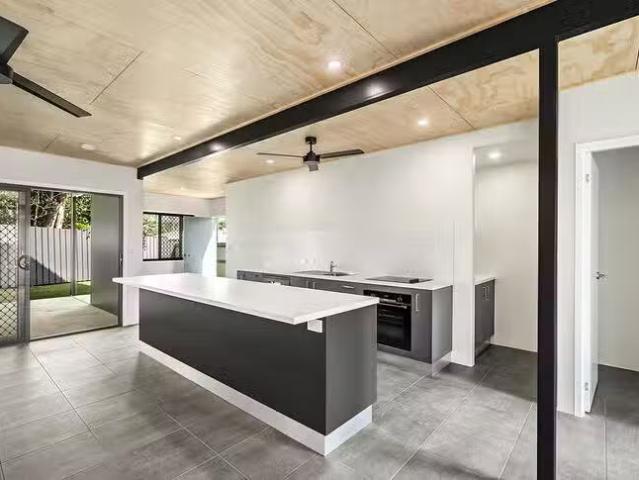 Unique 19A Law Street, Cairns North, QLD 4870