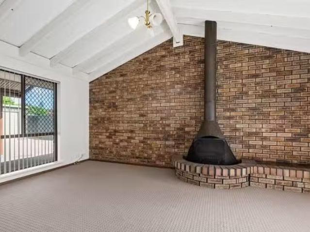Rental! 1 Arundel Drive, Halls Head, WA 6210