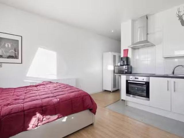 New 1 BA Studio flat for rent in Burdett Road, Mile End E3