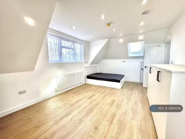 Nice 1 BA Studio flat for rent in Harrow View, Harrow, HA1