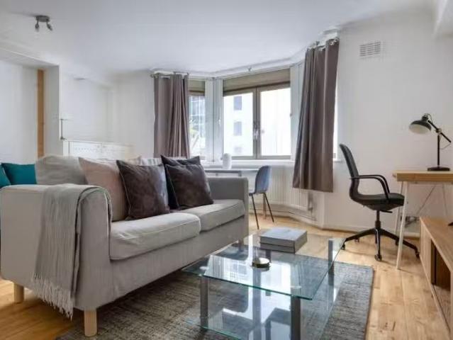 For Rent! 1 BA Studio flat for rent in Portsoken Street, Londo.