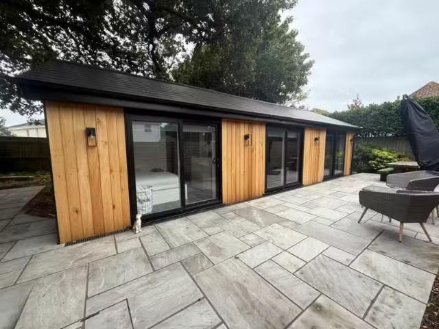 Rental! 1 BA Studio flat for rent in Studio, Stevenson Crescen.