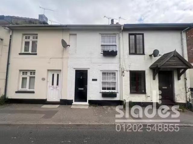 Charming 1 BA 1 bedroom terraced house for rent in Christchurc.