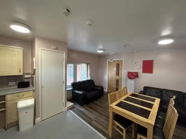 Rental! 1 BA 1 bedroom apartment for rent in 1 Union Court, Le.