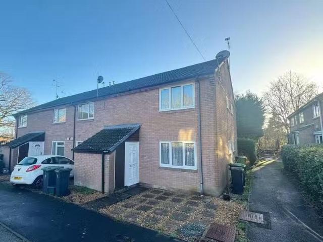 Charming 1 BA 1 bedroom apartment for rent in Cotswold Close.
