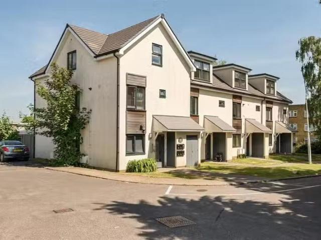 For Rent! 1 BA 1 bedroom apartment for rent in Applewood House.