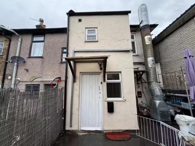 Rental! 1 BA 1 bedroom apartment for rent in Bellegrove Road.