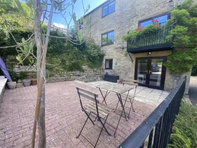 Deal! 1 BA 1 bedroom apartment for rent in Holywell, East Coke.