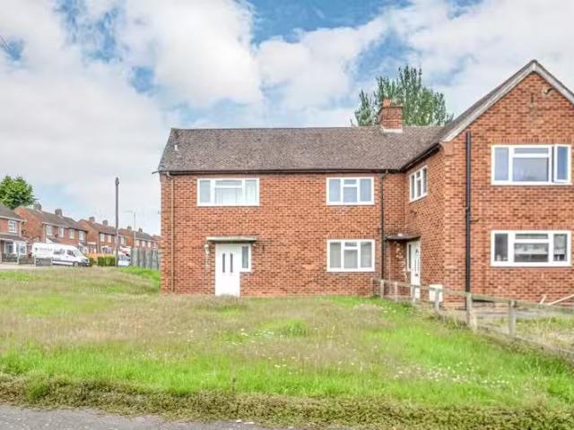Cheap 1 BA 1 bedroom apartment for rent in Hewell Avenue, Brom.