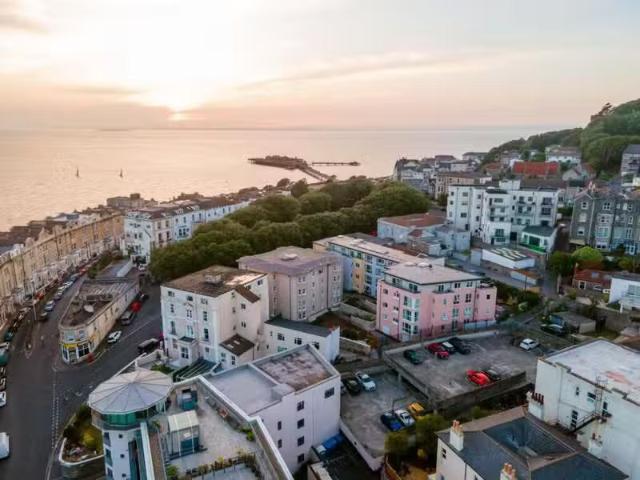 Just in! 1 BA 1 bedroom apartment for rent in Madeira Road, W.