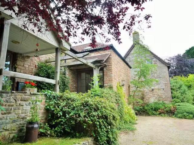 Cheap 1 BA 1 bedroom apartment for rent in Stowey, Bristol, BS39