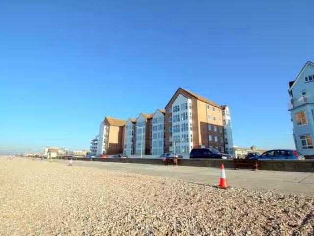Cheap 1 BA 1 bedroom apartment for rent in Stratheden Court, E.