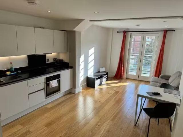 Rental! 1 BA 1 bedroom apartment for rent in Redcliffe Backs.