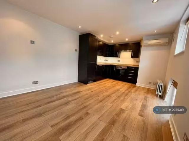 Nice 1 BA 1 bedroom detached house for rent in Princess Victor.