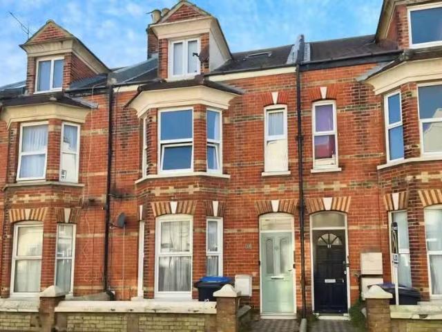 Unique 1 BA 1 bedroom flat for rent in Clifton Road, Littleham.