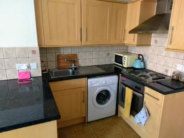 Unique 1 BA 1 bedroom flat for rent in East Street, Bedminster.