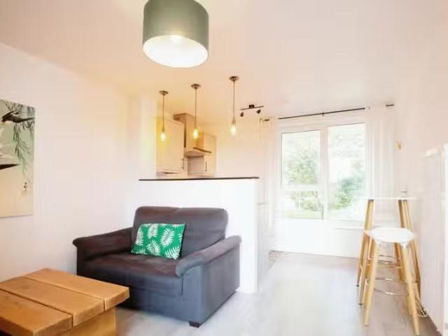 Deal! 1 BA 1 bedroom flat for rent in Jim Driscoll Way, Caerdy.