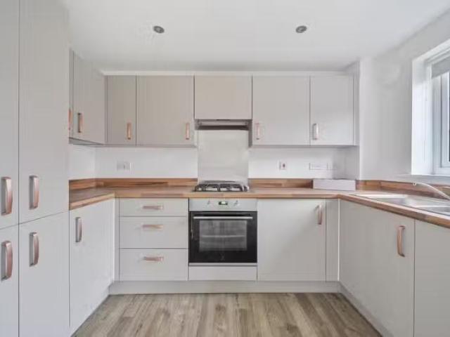 Rental! 1 BA 1 bedroom flat for rent in Kingston Grange Drive.