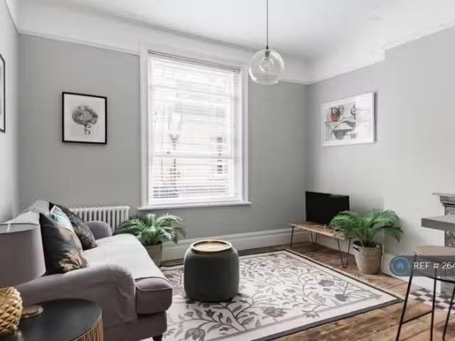 Cheap 1 BA 1 bedroom flat for rent in Westbourne Arcade, Westb.