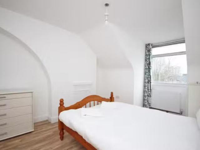 Nice 1 BA 1 bedroom house of multiple occupation for rent in V.