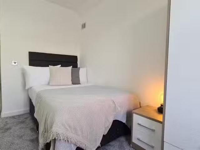 Cheap 1 BA 1 bedroom house share for rent in Frances Road, Erd.