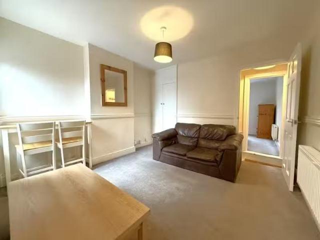 Cheap 1 BA 1 bedroom maisonette for rent in Military Road, Col.