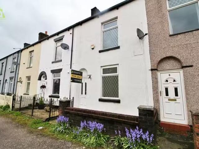 Unique 1 BA 2 bedroom terraced house for rent in Thomas Street.
