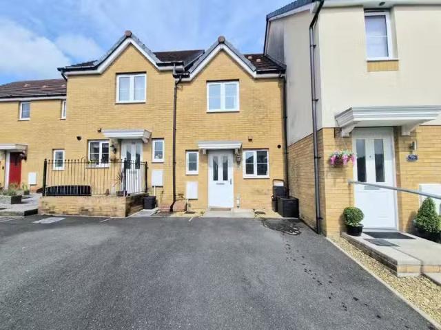 Nice 1 BA 2 bedroom terraced house for rent in Wood Green, Bri.