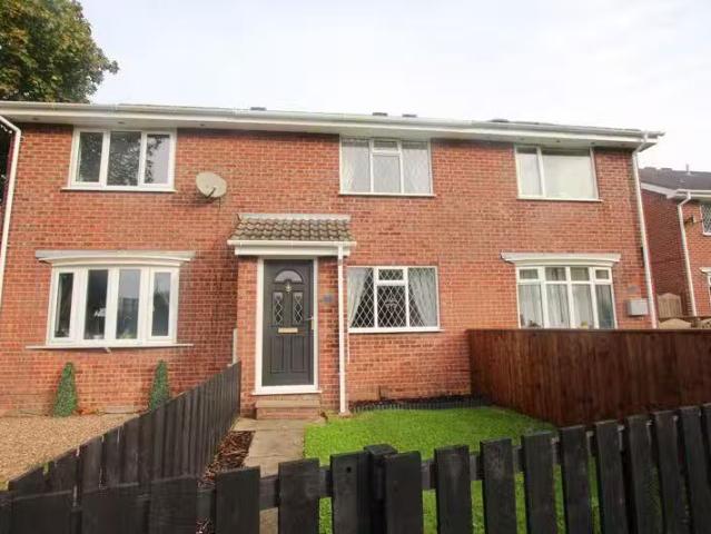 Charming 1 BA 2 bedroom terraced house for rent in Aire Close.