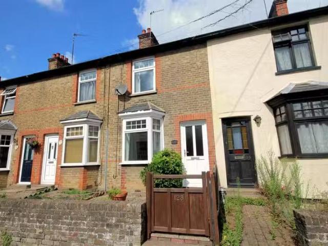 Cozy 1 BA 2 bedroom terraced house for rent in Bradford Street.
