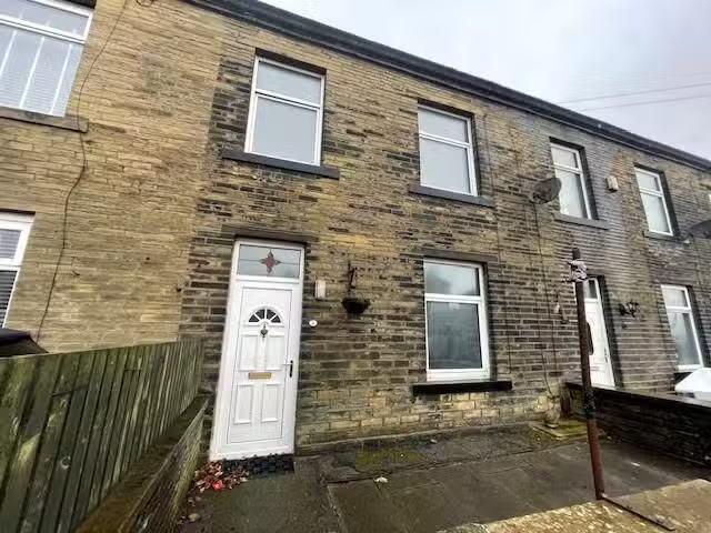 Nice 1 BA 2 bedroom terraced house for rent in Campbell Street.
