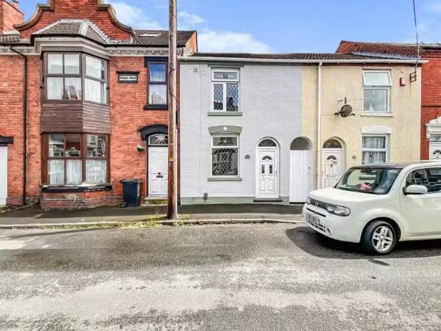 Nice 1 BA 2 bedroom terraced house for rent in Campbell Street.