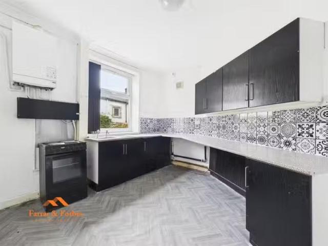 Deal! 1 BA 2 bedroom terraced house for rent in Parish Street.
