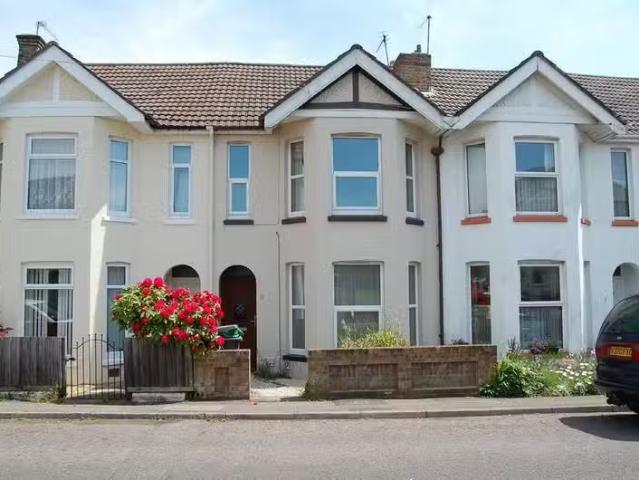 Cozy 1 BA 2 bedroom terraced house for rent in Parkstone, Pool.