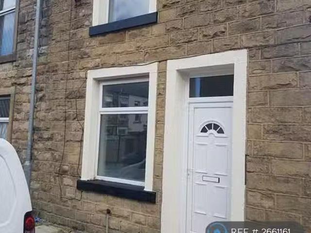 Just in! 1 BA 2 bedroom terraced house for rent in Peel Street.