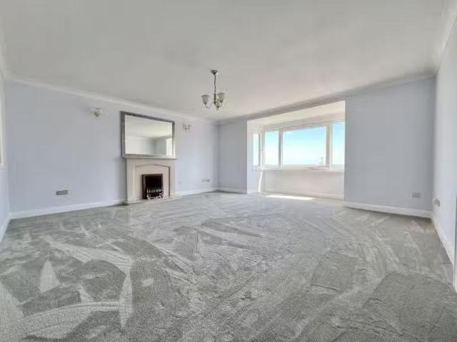 Nice 1 BA 2 bedroom apartment for rent in Chandos, Kingsway, C.
