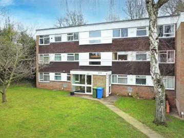 Just in! 1 BA 2 bedroom apartment for rent in Bantry Close, Sh.