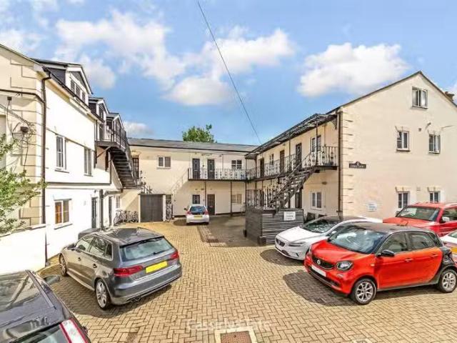 Deal! 1 BA 2 bedroom apartment for rent in D`ennis Court, Gran.